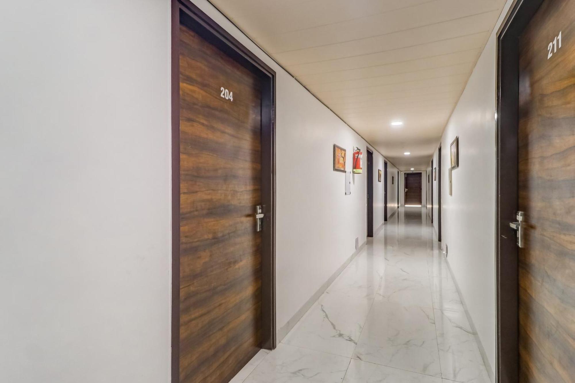 Townhouse Otel Ludhiana Dış mekan fotoğraf